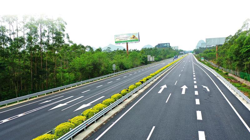 兴六高速公路路面改造工程主体工程完工